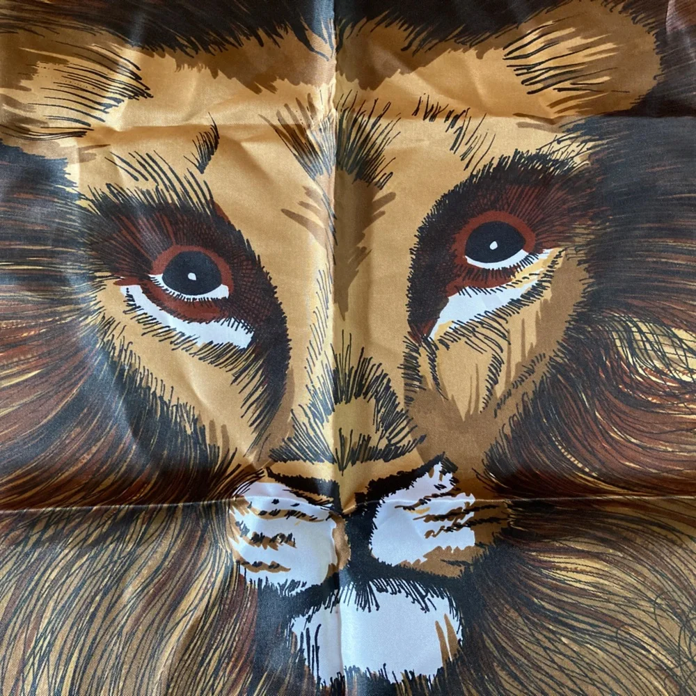BOGO Lion Scarf Glentex vintage 27” x 26.5” - Picture 1 of 3